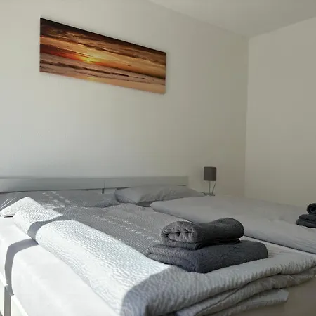 Sunny Mit Balkon - Kueche - Bad 公寓